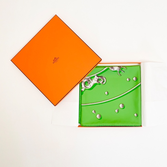 NWT Hermes Silk Scarf Carre 90 "Vif Argent" in Green - Picture 2 of 11